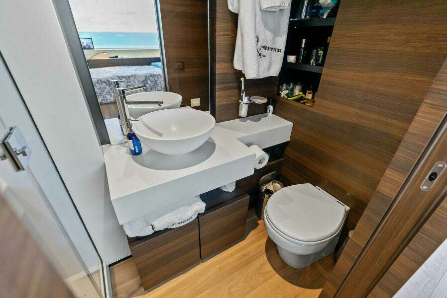 2023 Custom Line 33 Navetta