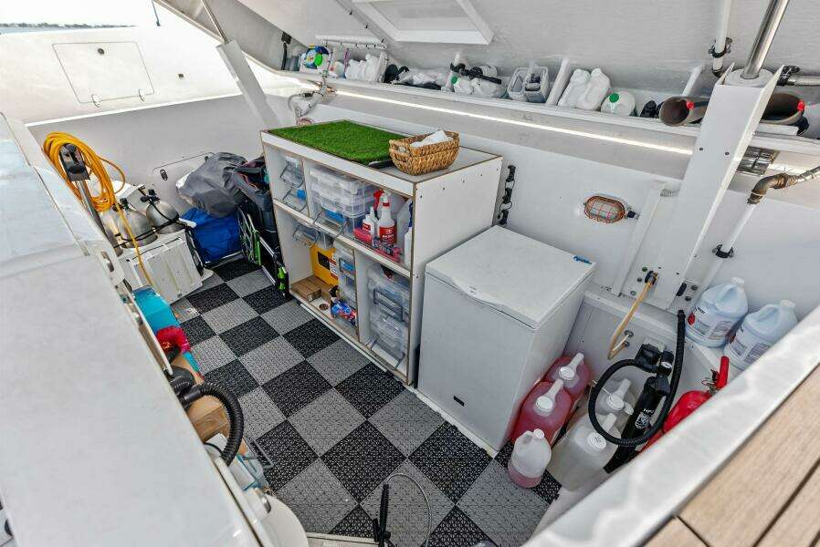 2023 Custom Line 33 Navetta