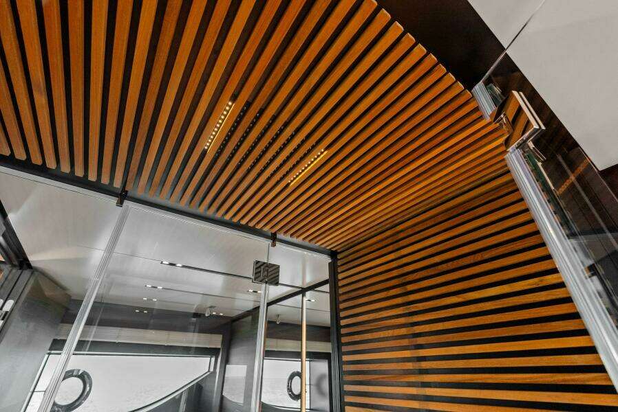 2023 Custom Line 33 Navetta