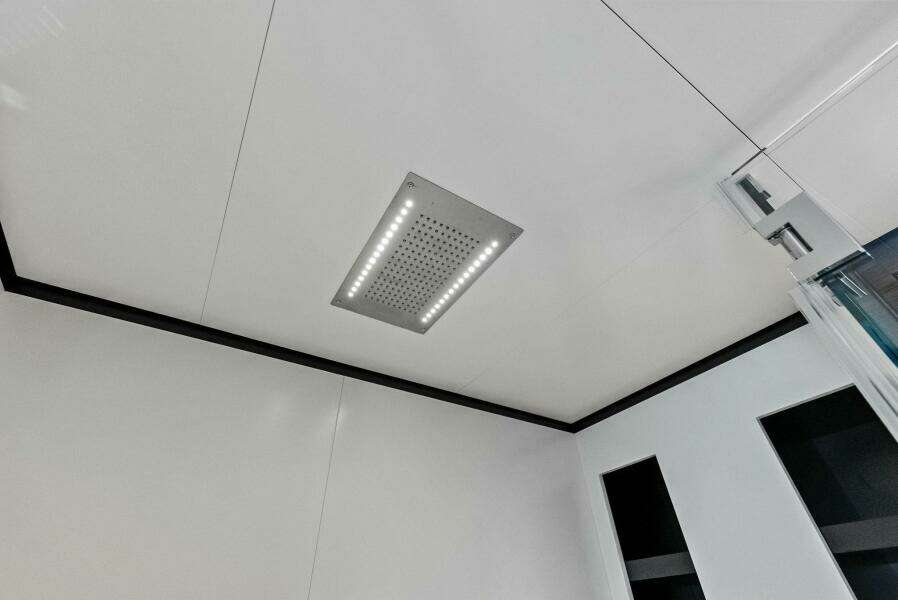 2023 Custom Line 33 Navetta