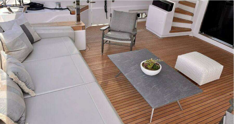 2023 Custom Line 33 Navetta