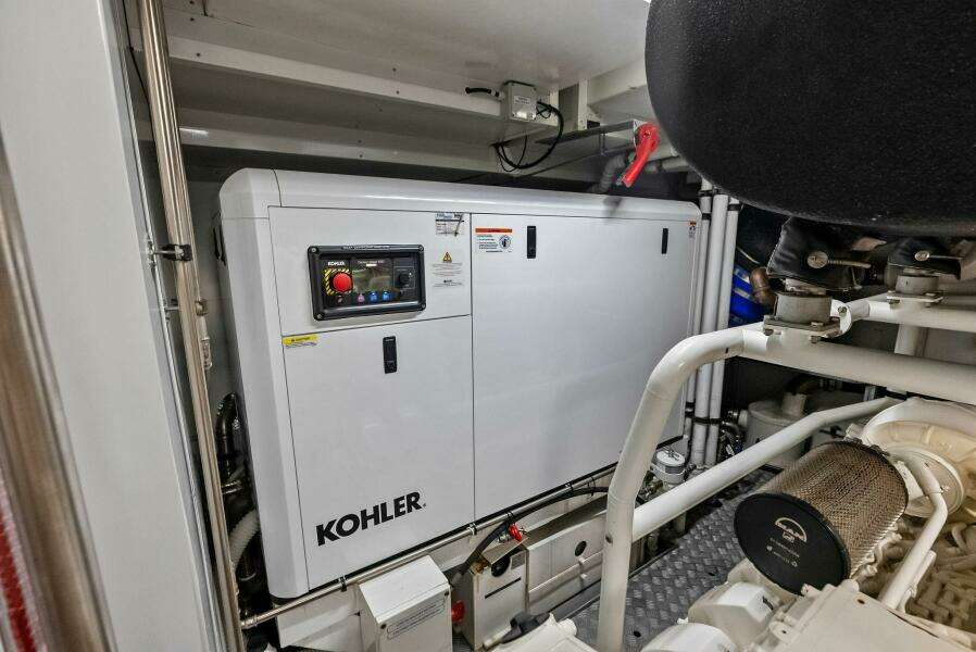 2023 Custom Line 33 Navetta