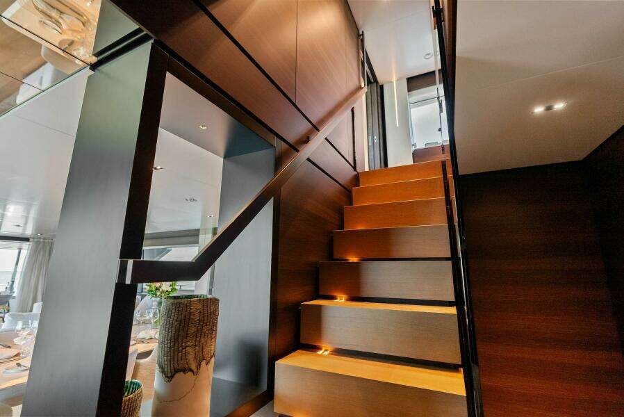 2023 Custom Line 33 Navetta