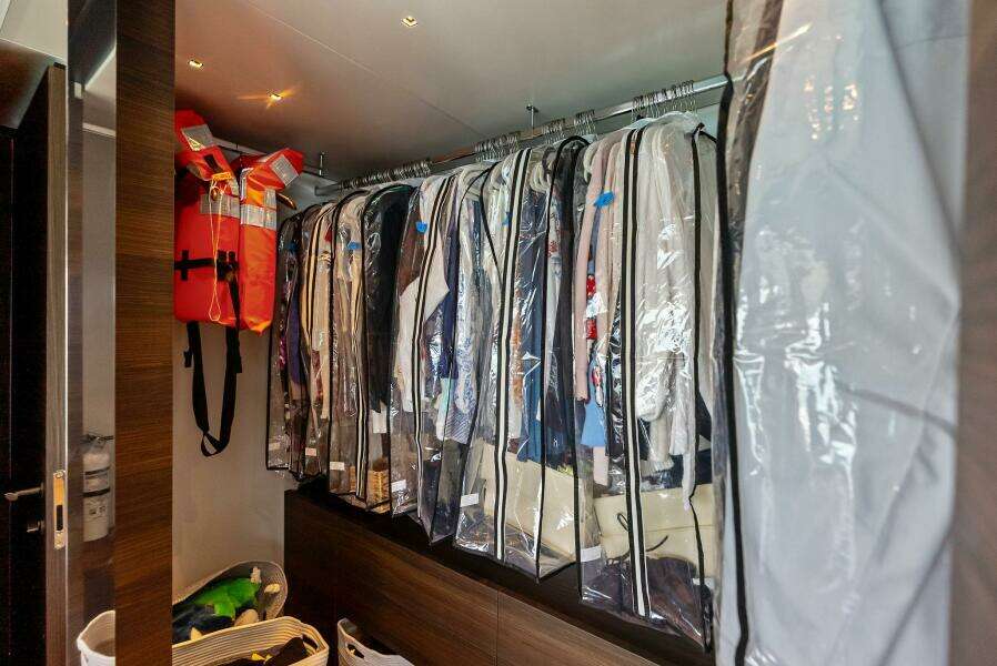 2023 Custom Line 33 Navetta