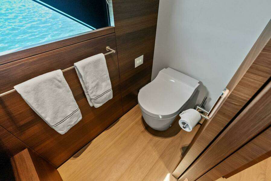 2023 Custom Line 33 Navetta