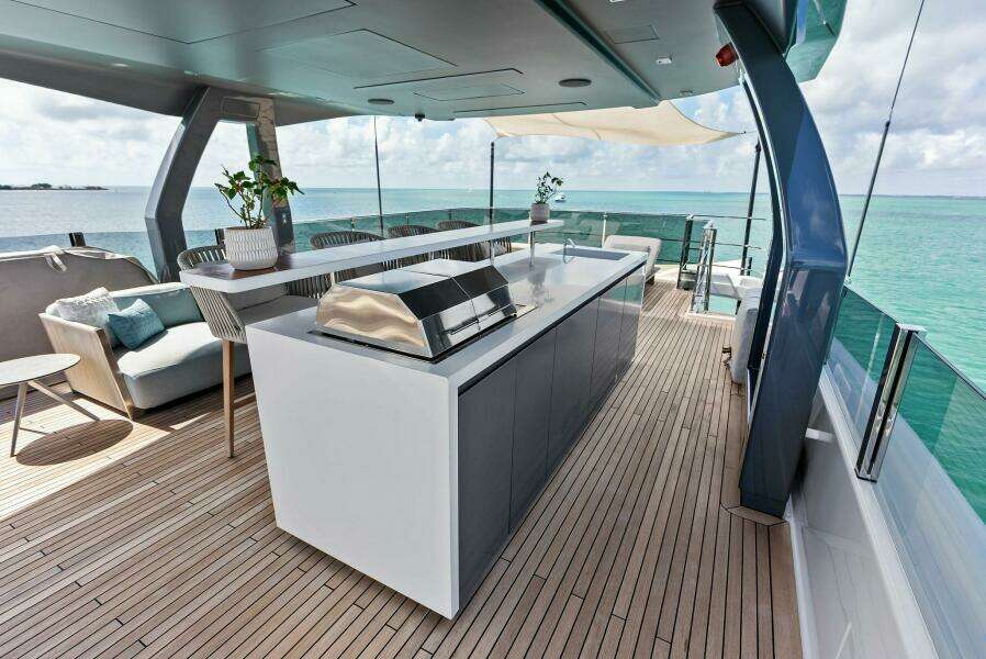 2023 Custom Line 33 Navetta