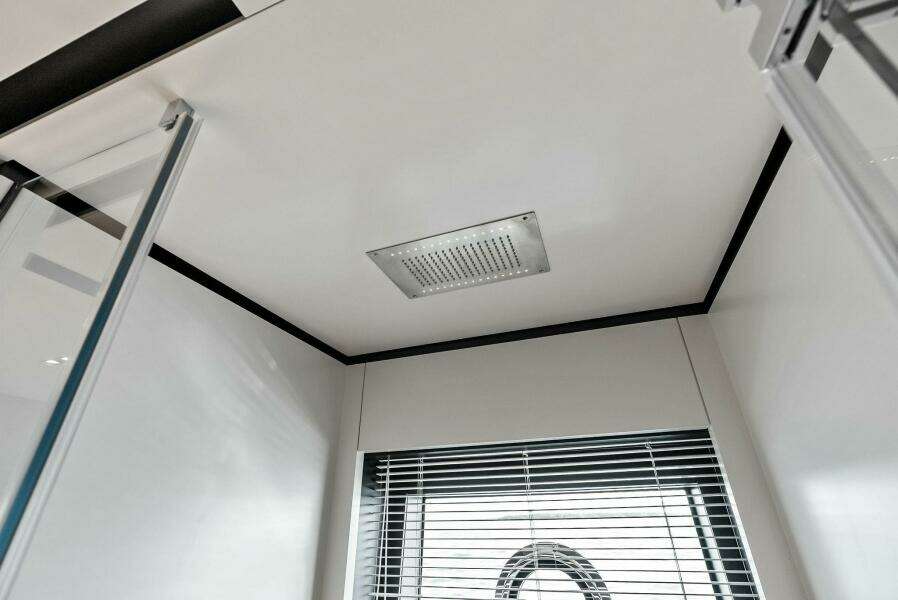 2023 Custom Line 33 Navetta