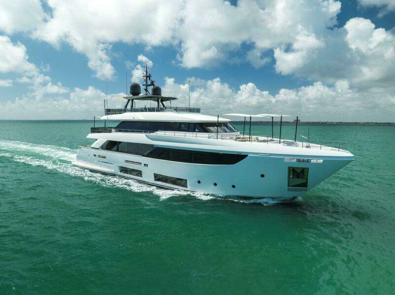 2023 Custom Line 33 Navetta