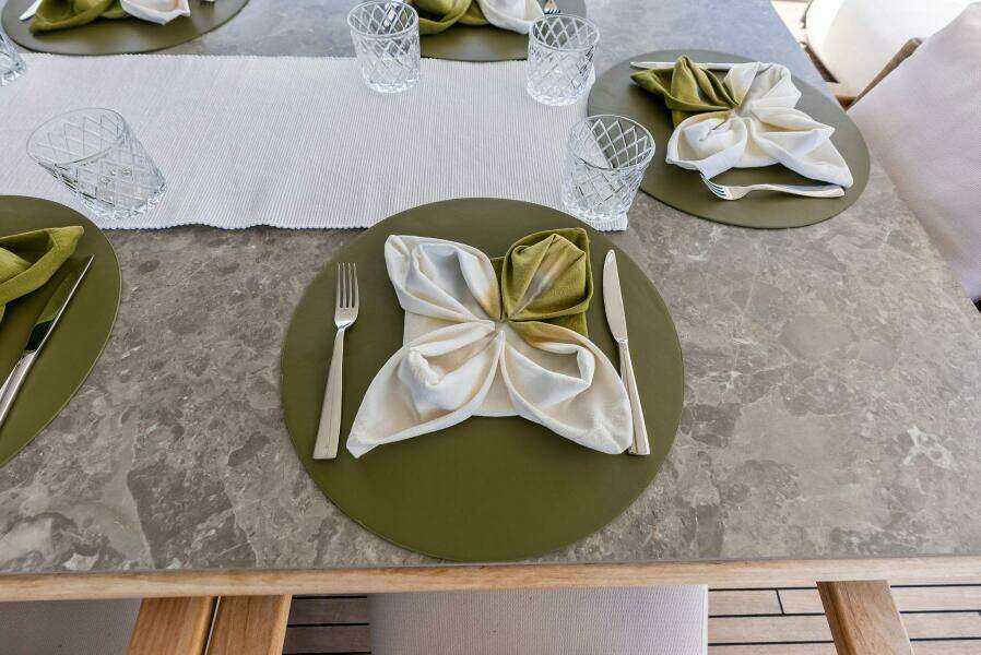 2023 Custom Line 33 Navetta