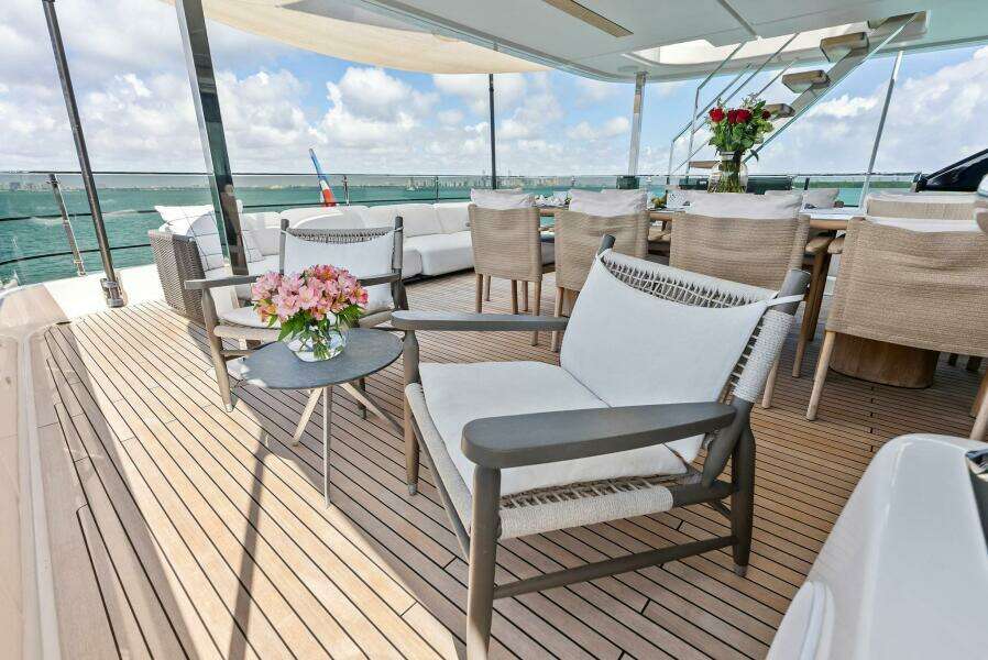 2023 Custom Line 33 Navetta