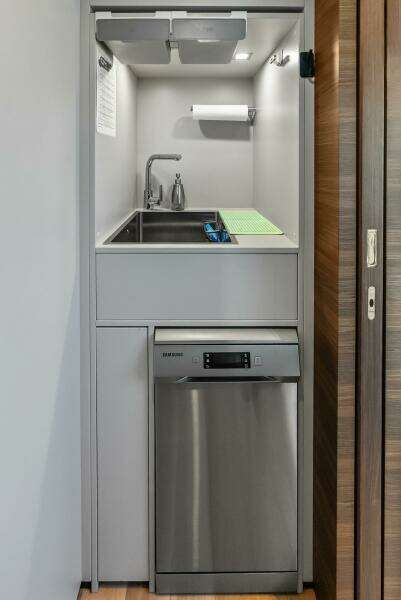 2023 Custom Line 33 Navetta