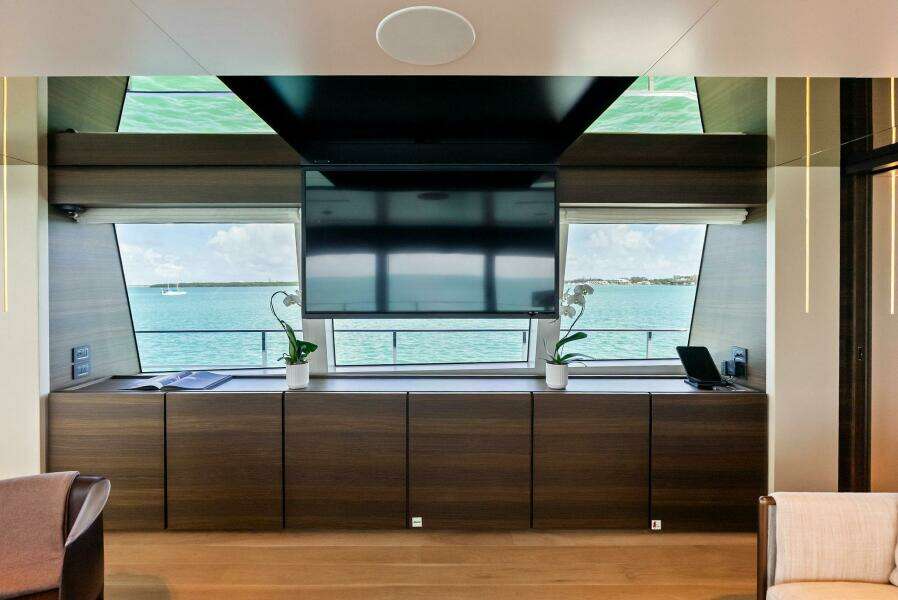 2023 Custom Line 33 Navetta