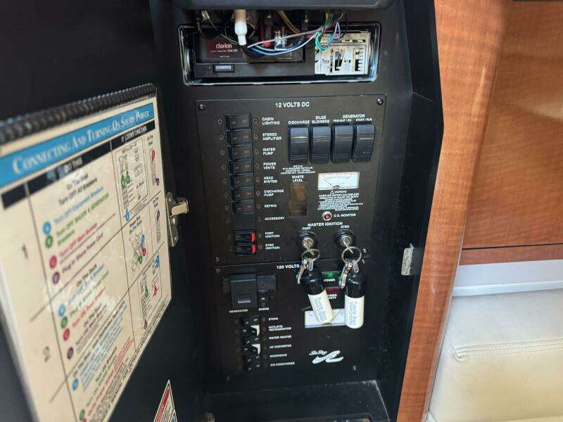 2002 Sea Ray 320 Sundancer