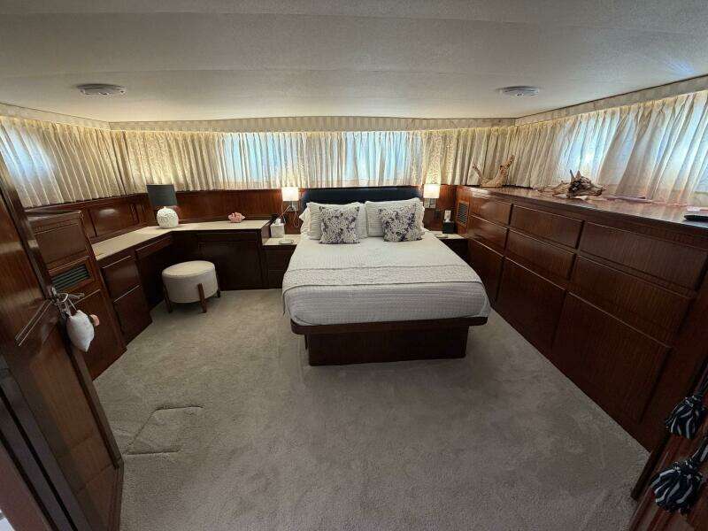 1987 Hatteras Motor Yacht