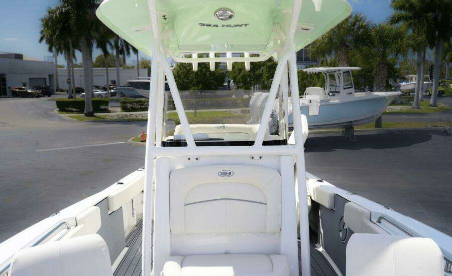 2024 Sea Hunt Ultra 229