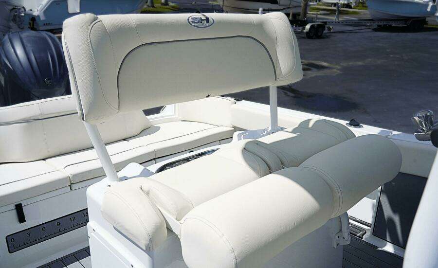 2024 Sea Hunt Ultra 229