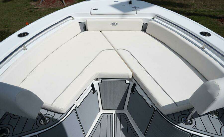 2024 Sea Hunt Ultra 229