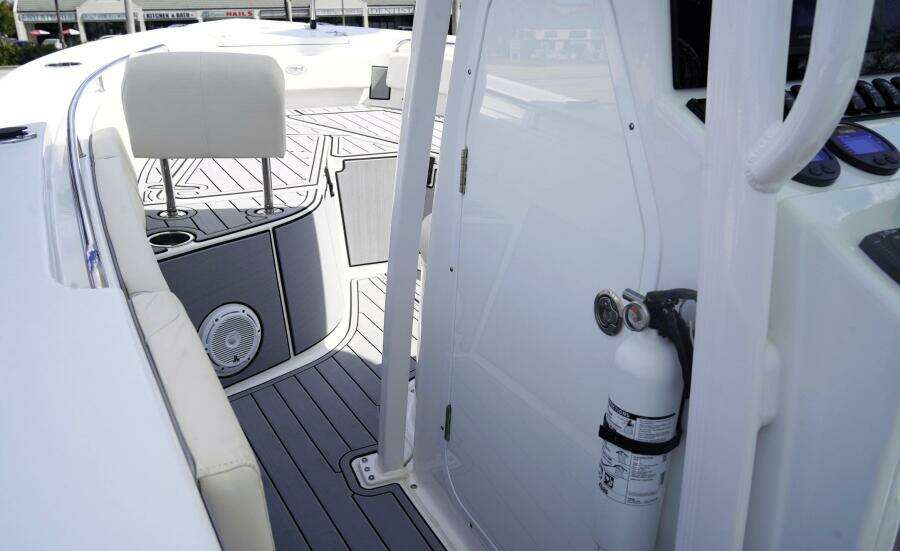 2024 Sea Hunt Ultra 229