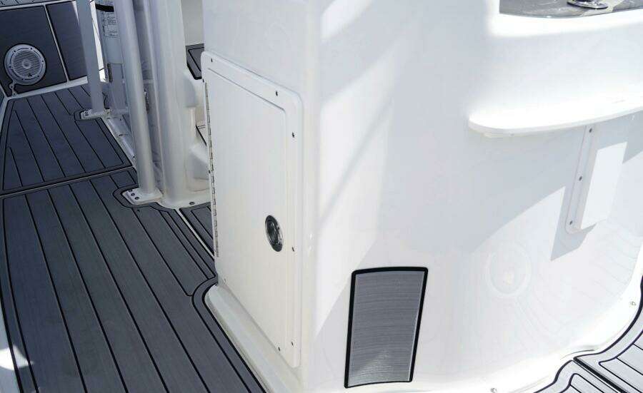 2024 Sea Hunt Ultra 229