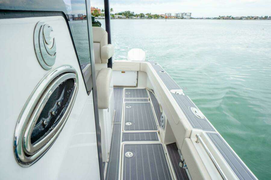 2022 Aquila 28 Molokai