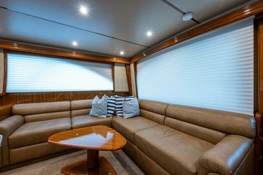 Viking 60 Bottom Line - Interior Salon