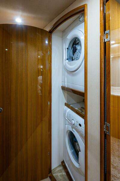 Viking 60 Bottom Line - Interior Laundry