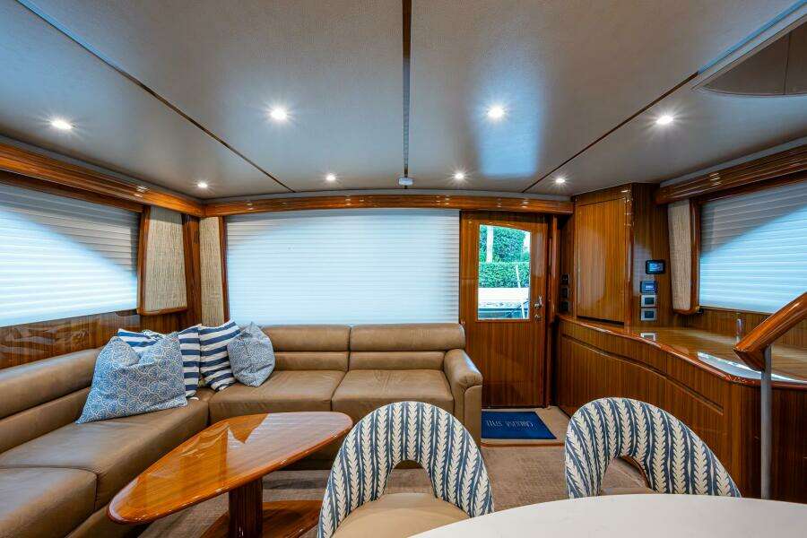 Viking 60 Bottom Line - Interior Salon