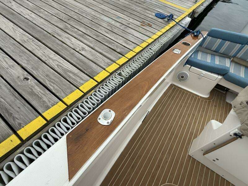 2017 Vanquish Bristol Harbor 23 CC