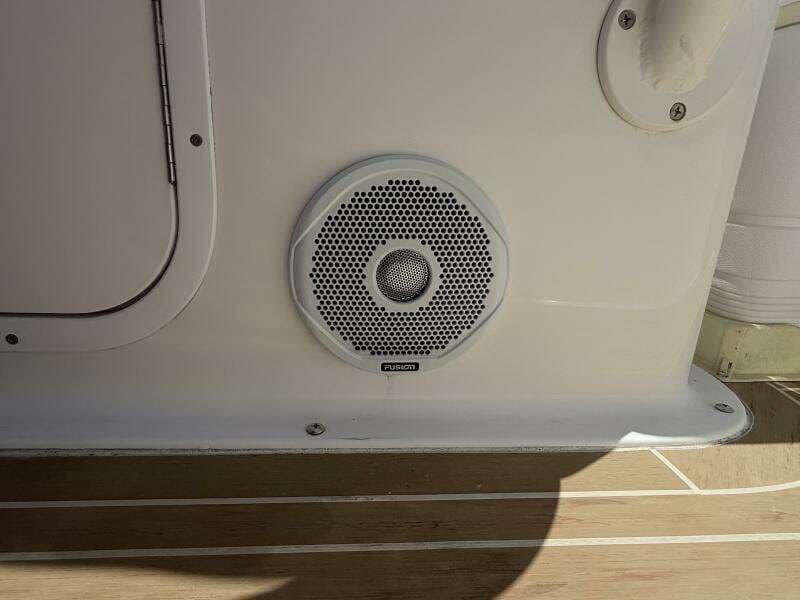 2017 Vanquish Bristol Harbor 23 CC