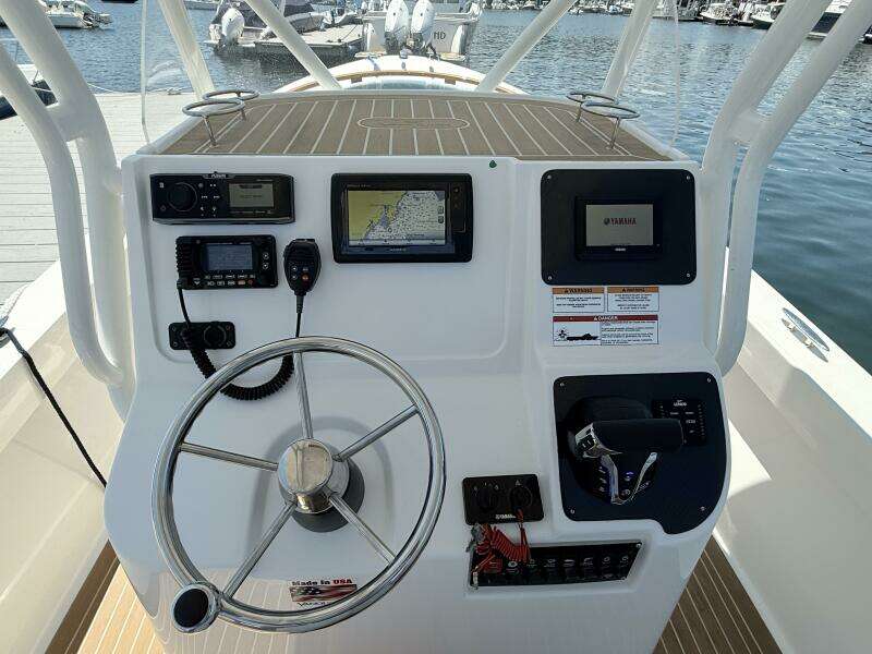 2017 Vanquish Bristol Harbor 23 CC