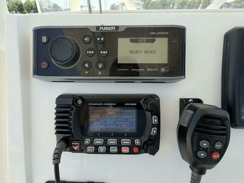 2017 Vanquish Bristol Harbor 23 CC