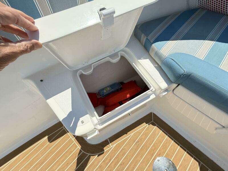 2017 Vanquish Bristol Harbor 23 CC