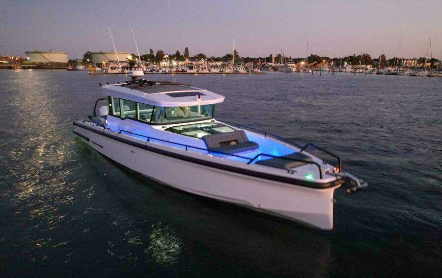 2022 Axopar 37 XC Cross Cabin