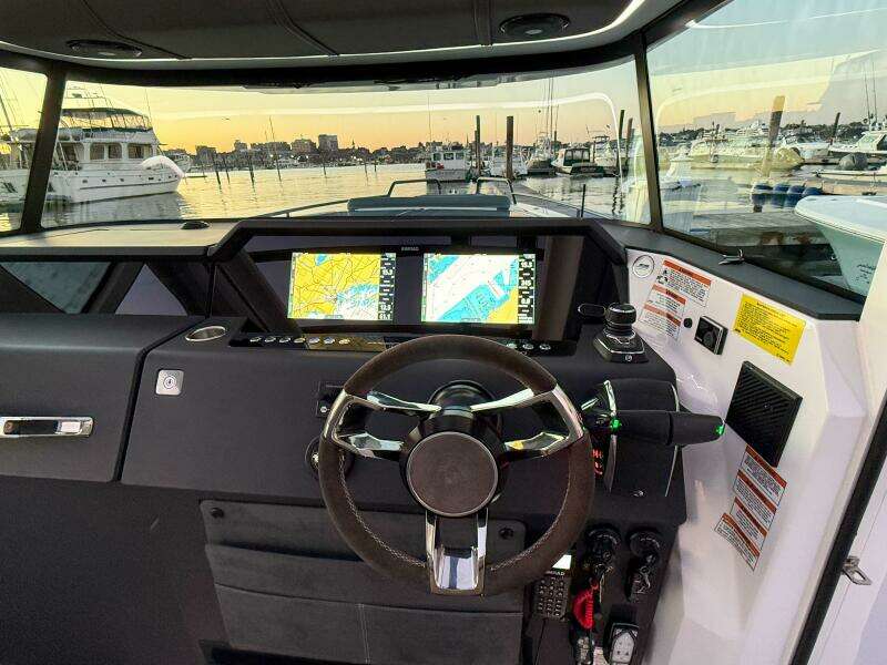 2022 Axopar 37 XC Cross Cabin