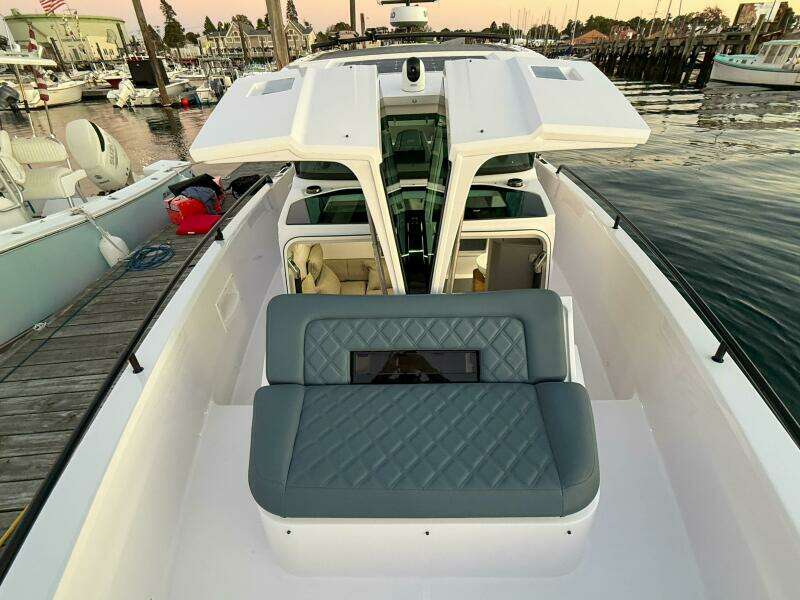 2022 Axopar 37 XC Cross Cabin