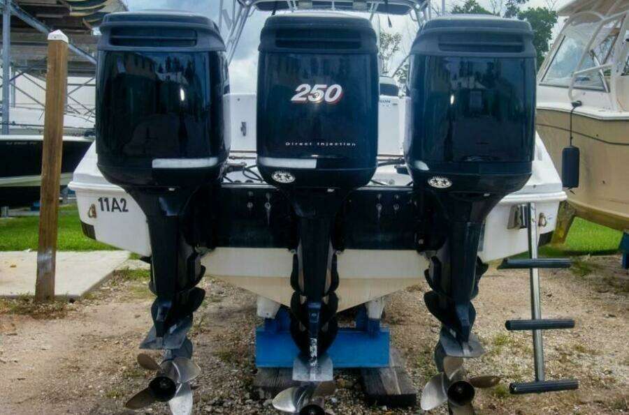 2005 Donzi 35 ZF Cuddy