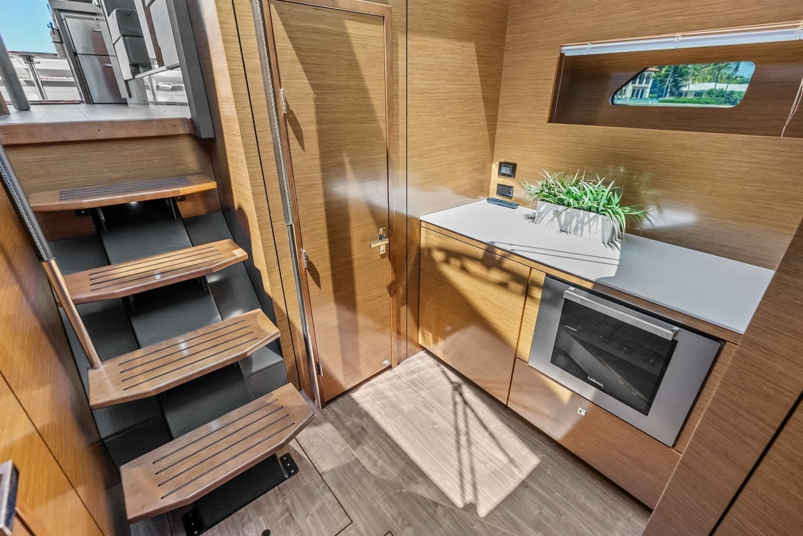 2019 Cruisers Yachts 54 Cantius