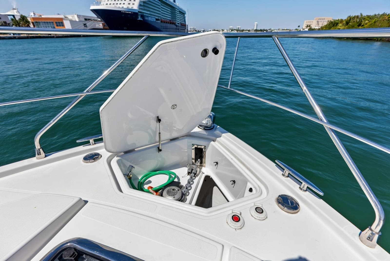 2019 Cruisers Yachts 54 Cantius