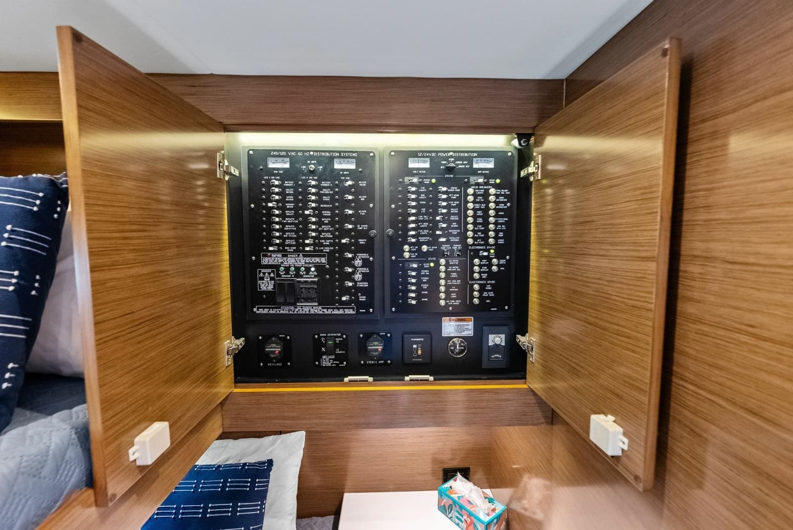 2019 Cruisers Yachts 54 Cantius