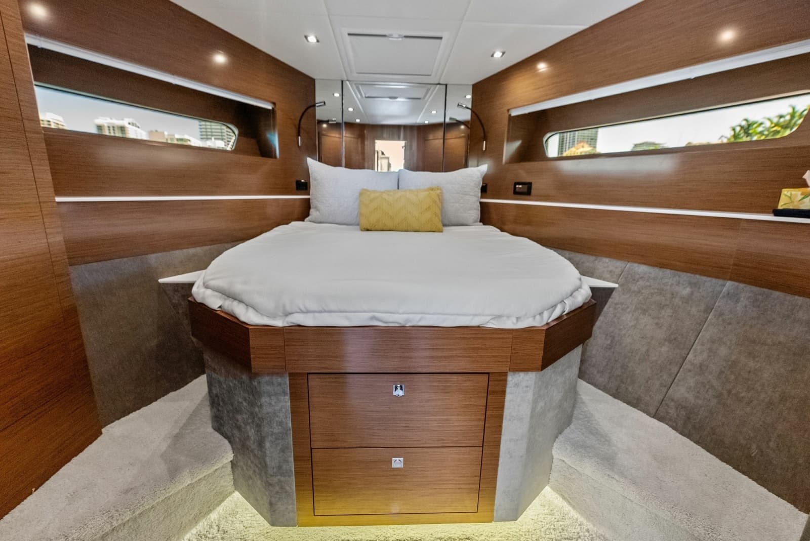 2019 Cruisers Yachts 54 Cantius