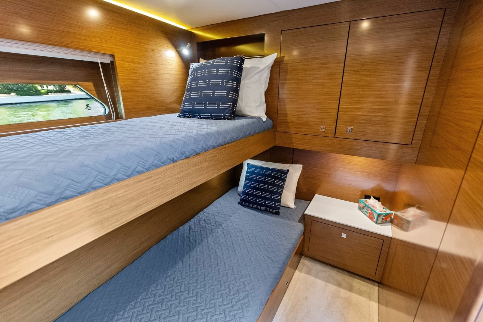 2019 Cruisers Yachts 54 Cantius