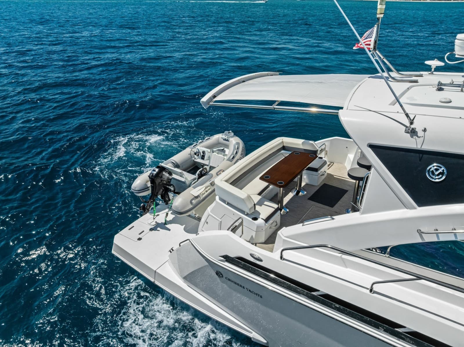 2019 Cruisers Yachts 54 Cantius