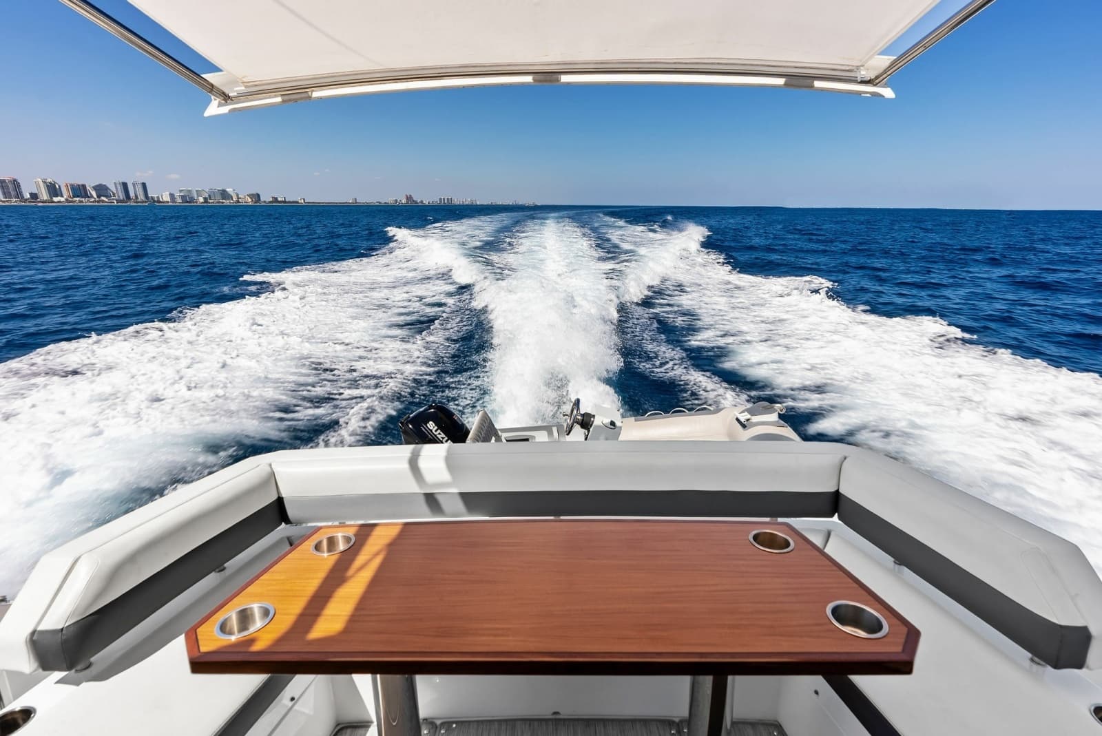 2019 Cruisers Yachts 54 Cantius