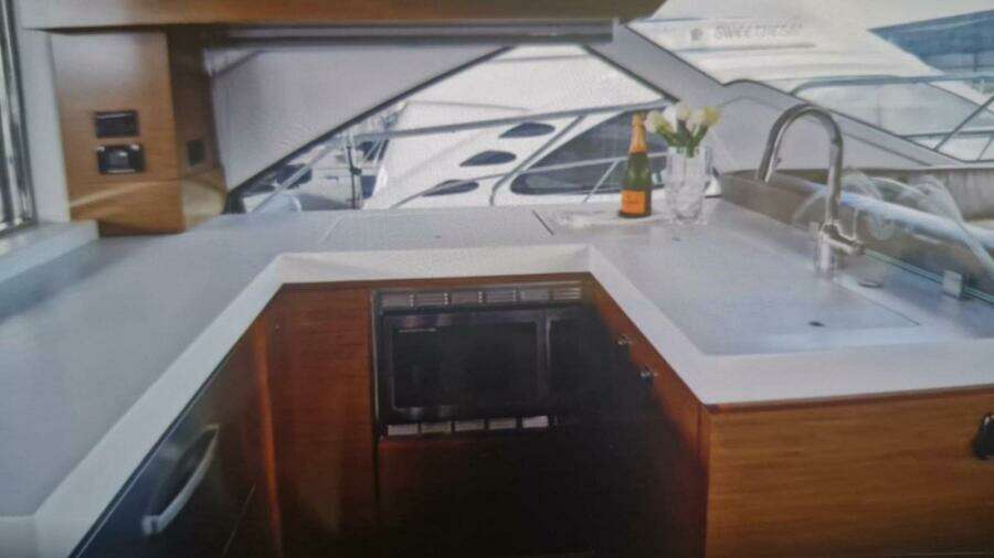 2019 Cruisers Yachts 54 Cantius