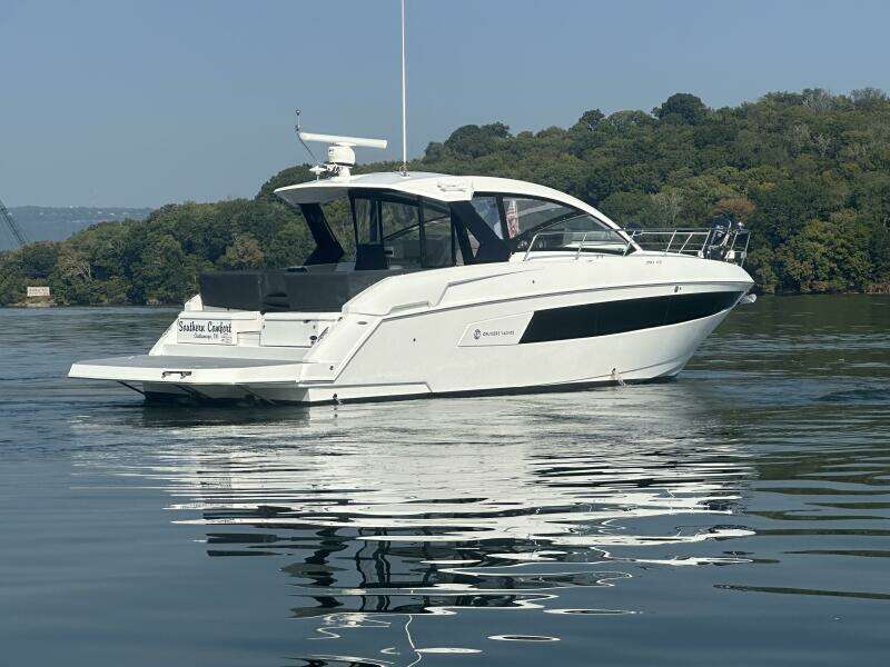 2022 Cruisers Yachts 