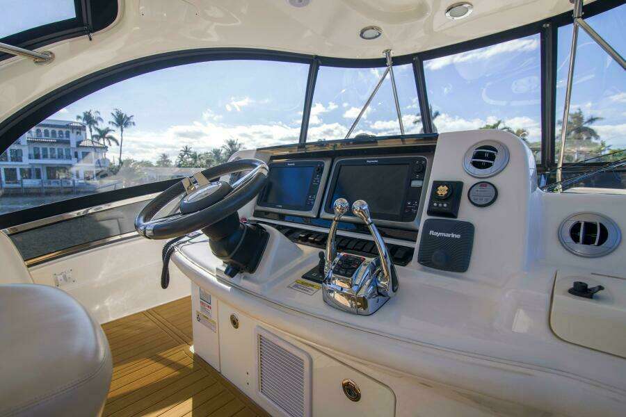 Sea Ray 52 -  Seas The Day - Flybridge 