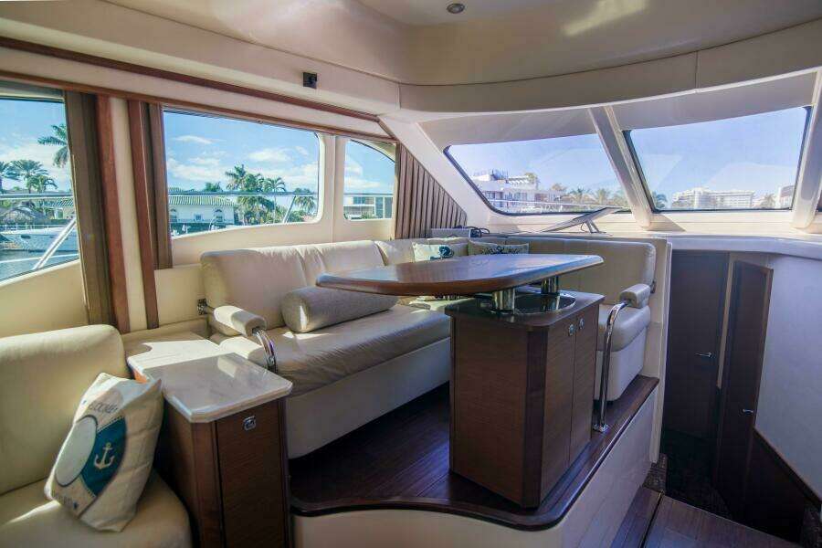 Sea Ray 52 - Seas The Day - Salon