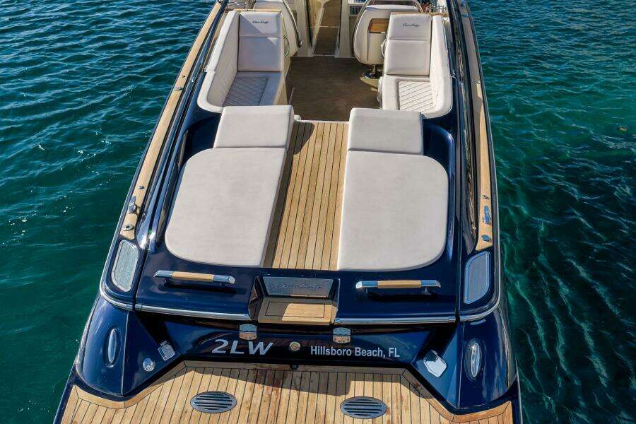 Chris-Craft 34 - 2LW - Aft Deck Seating