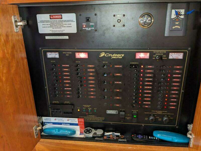 2003 Cruisers Yachts 3970