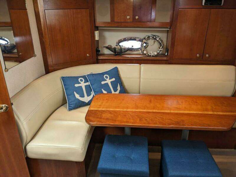 2003 Cruisers Yachts 3970